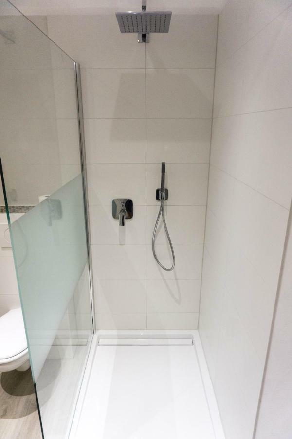 Moderne 70 Qm Wohnung Mit Grosser Dachterrasse Kinheim Exteriör bild